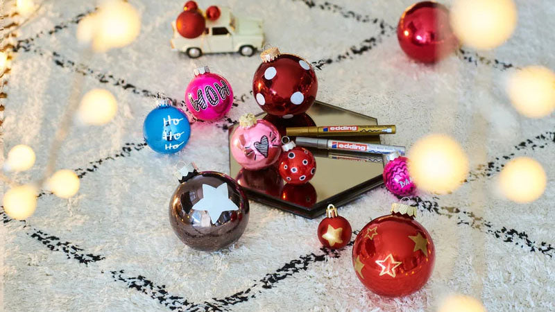 Weihnachtskugeln bemalen