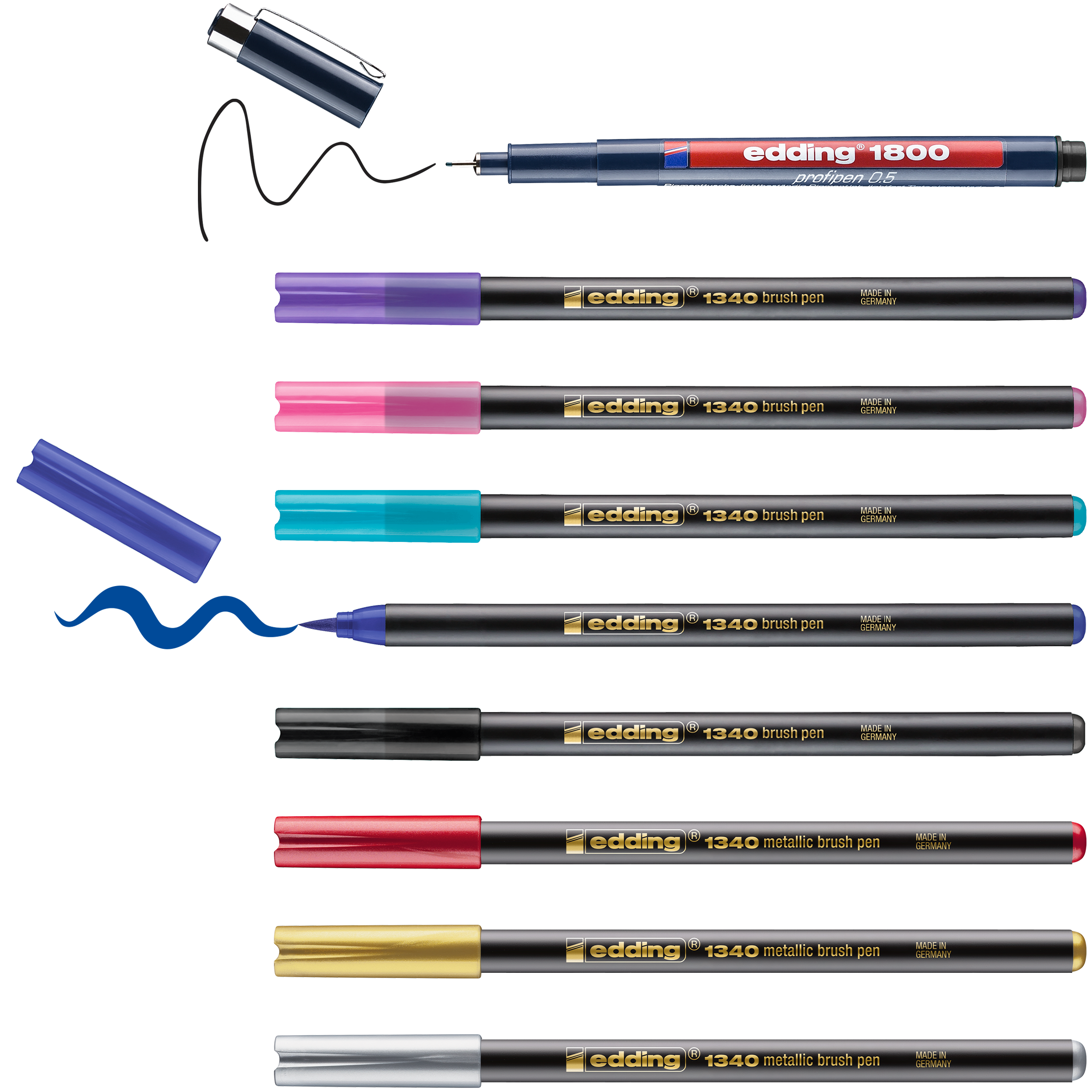 Zehn edding Stifte aus dem edding Happy Lettering Set, darunter ein Fineliner und neun bunte Brushpens, liegen horizontal angeordnet. Die Kappen sind abgenommen, so dass die Spitzen und eine wellenförmige blaue Linie, die mit einem blauen Brushpen gezogen wurde, zum Vorschein kommen.