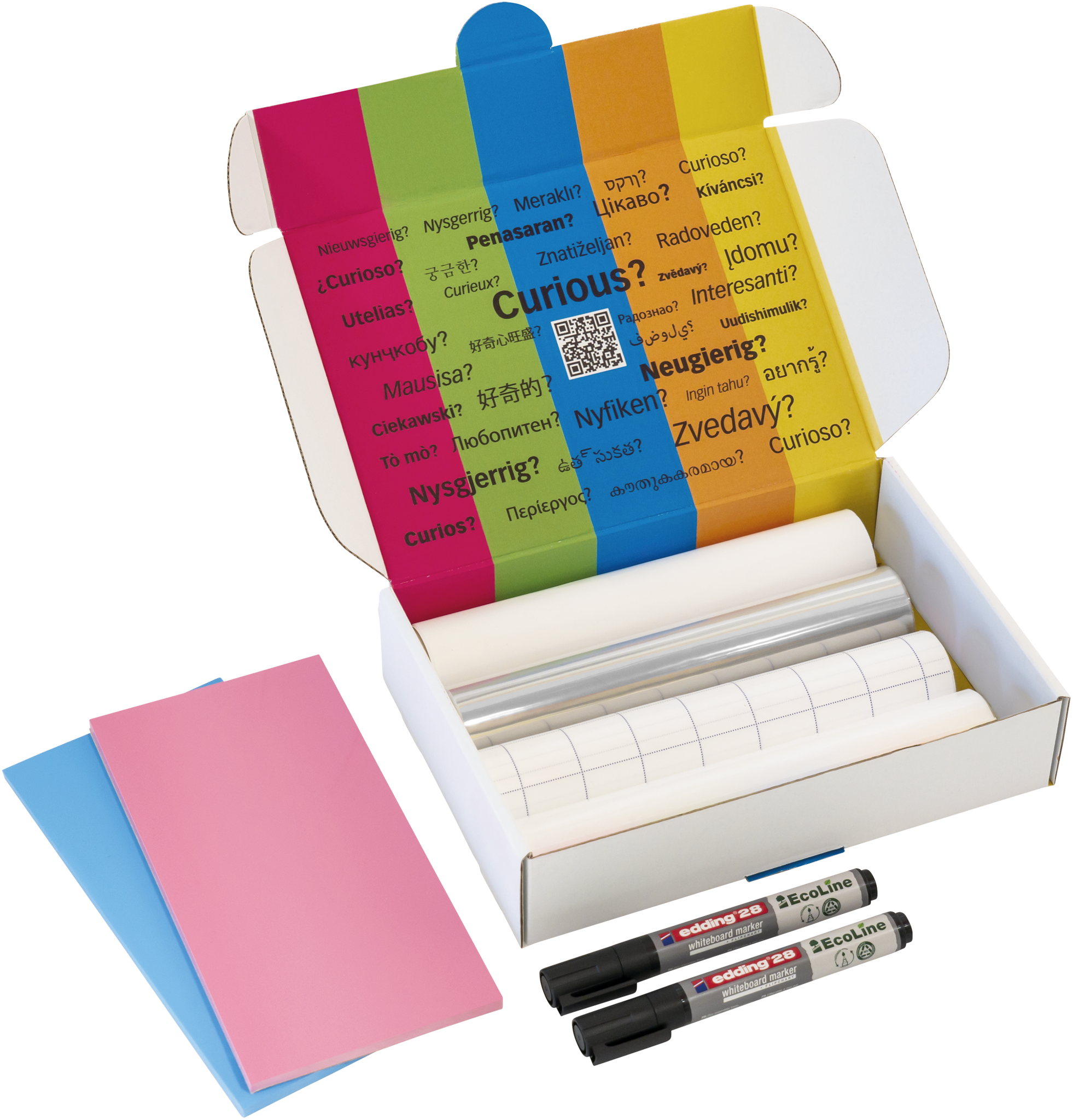 Die PLAYROOM ESSENTIALS Kreativbox Magic-Chart von Playroom enthält bunte Blätter, trocken abwischbare Marker, eine Rolle weißer Etiketten, blaue und rosa Notizblöcke und eine "Neugierig?"-Karte in verschiedenen Sprachen in einer offenen Box.