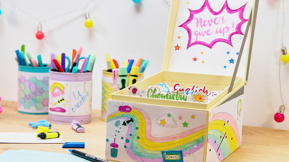 edding bunt gestaltete Box mit verschiedenen bunten Stiften