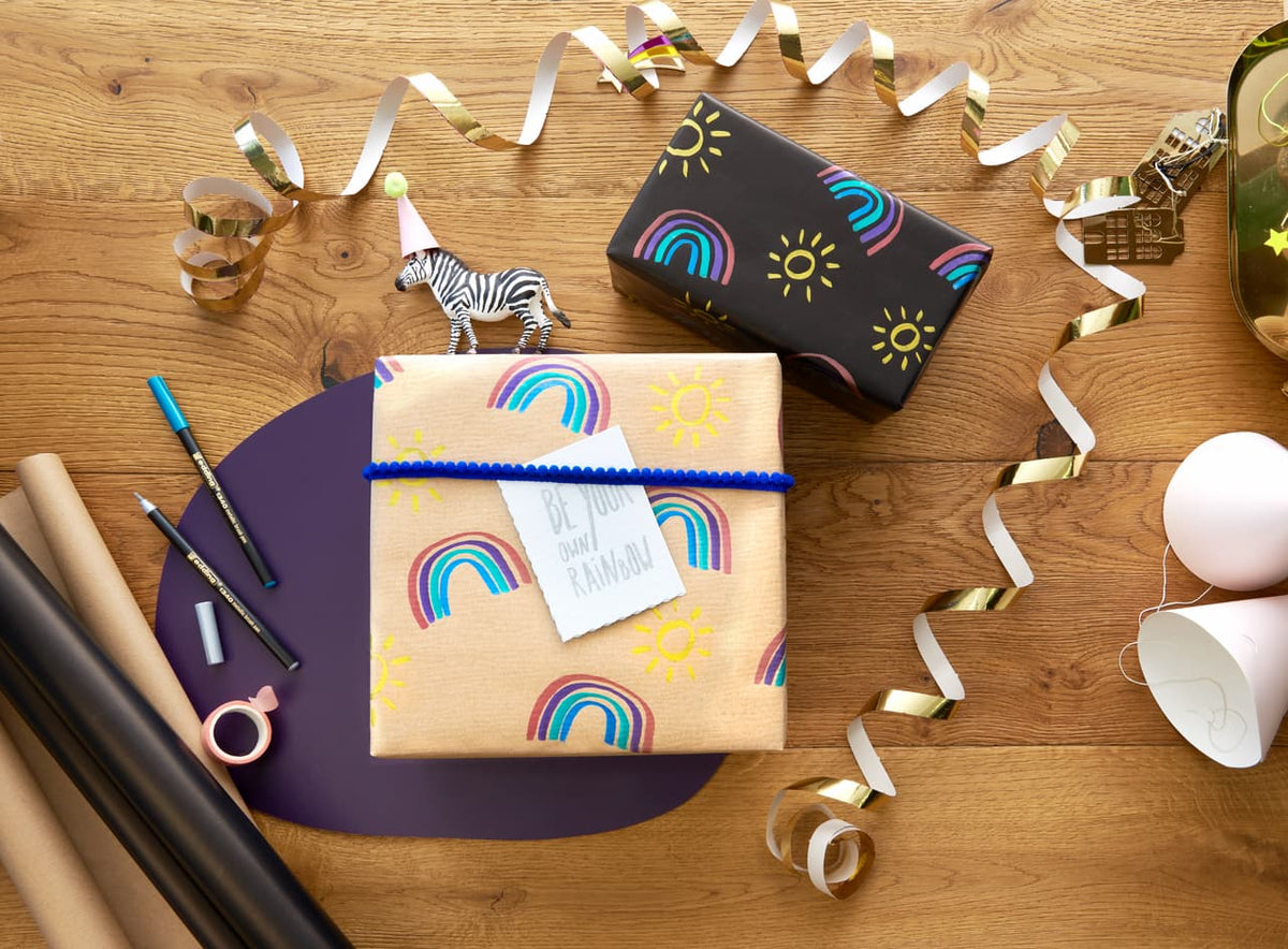 edding 1340 schön gestaltete Geschenke mit angemaltem Geschenkpapier