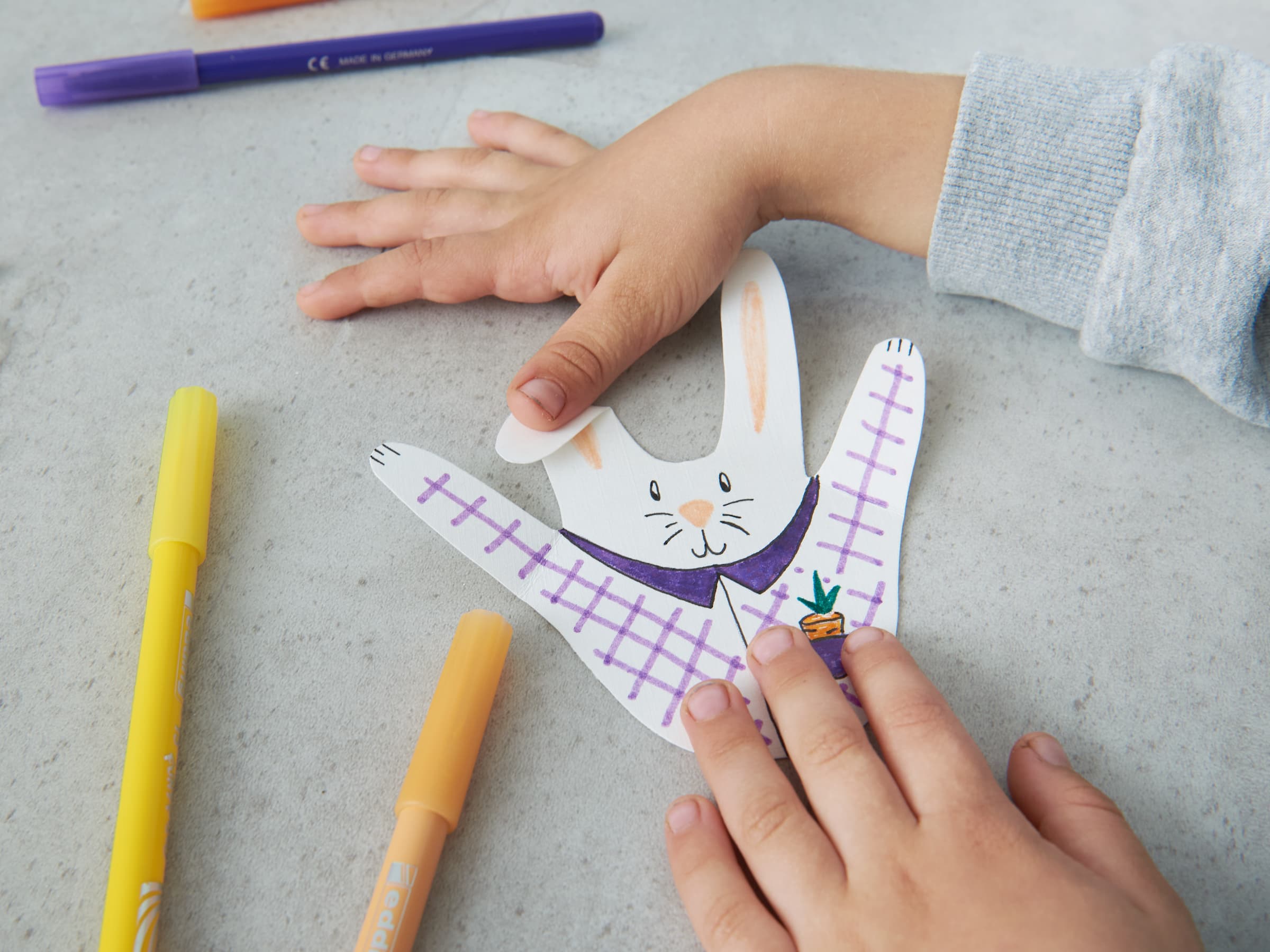 Hase gestalet aus Handabdruck