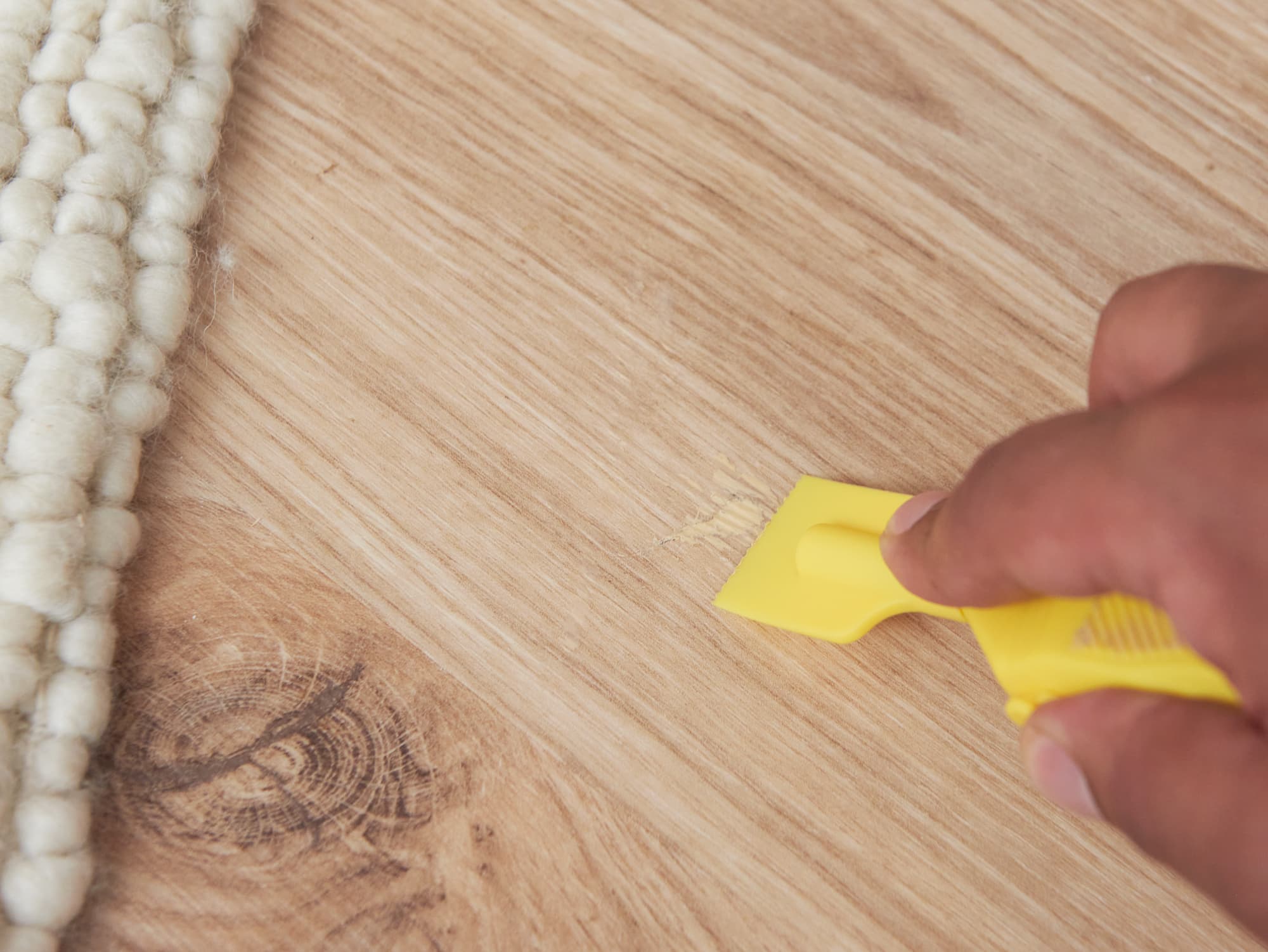 Wachsschmelzeraufsatz kratzt überschüssiges Wachs weg