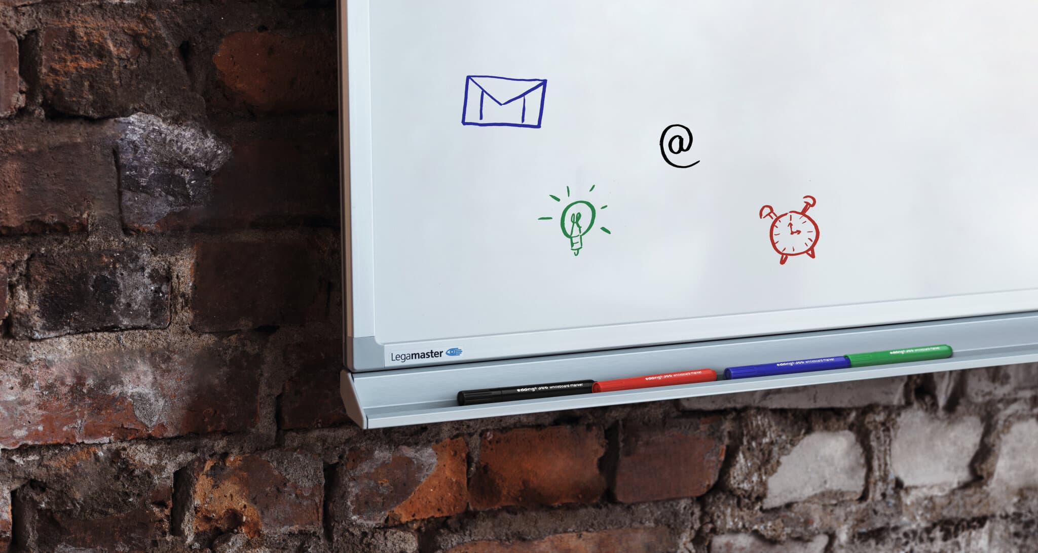 edding 366 Whiteboard Marker mit Zeichnungen auf Whiteboard