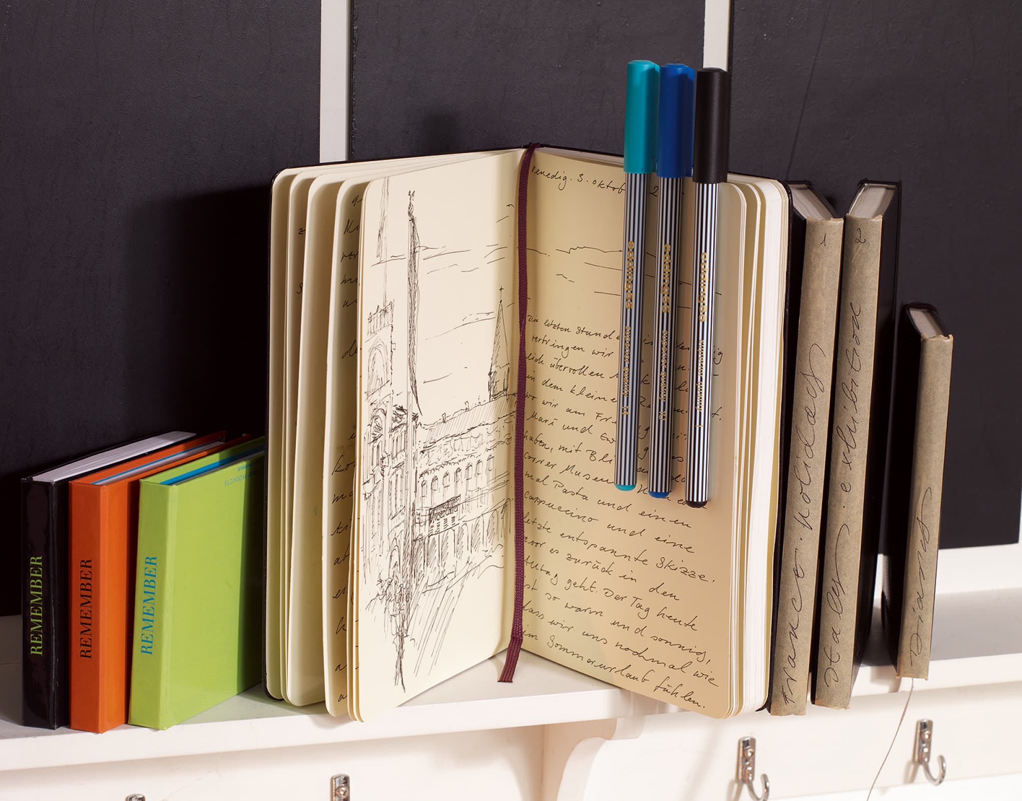 edding 55 Fineliner in schwarz zum Schreiben und gestalten von Notizheften