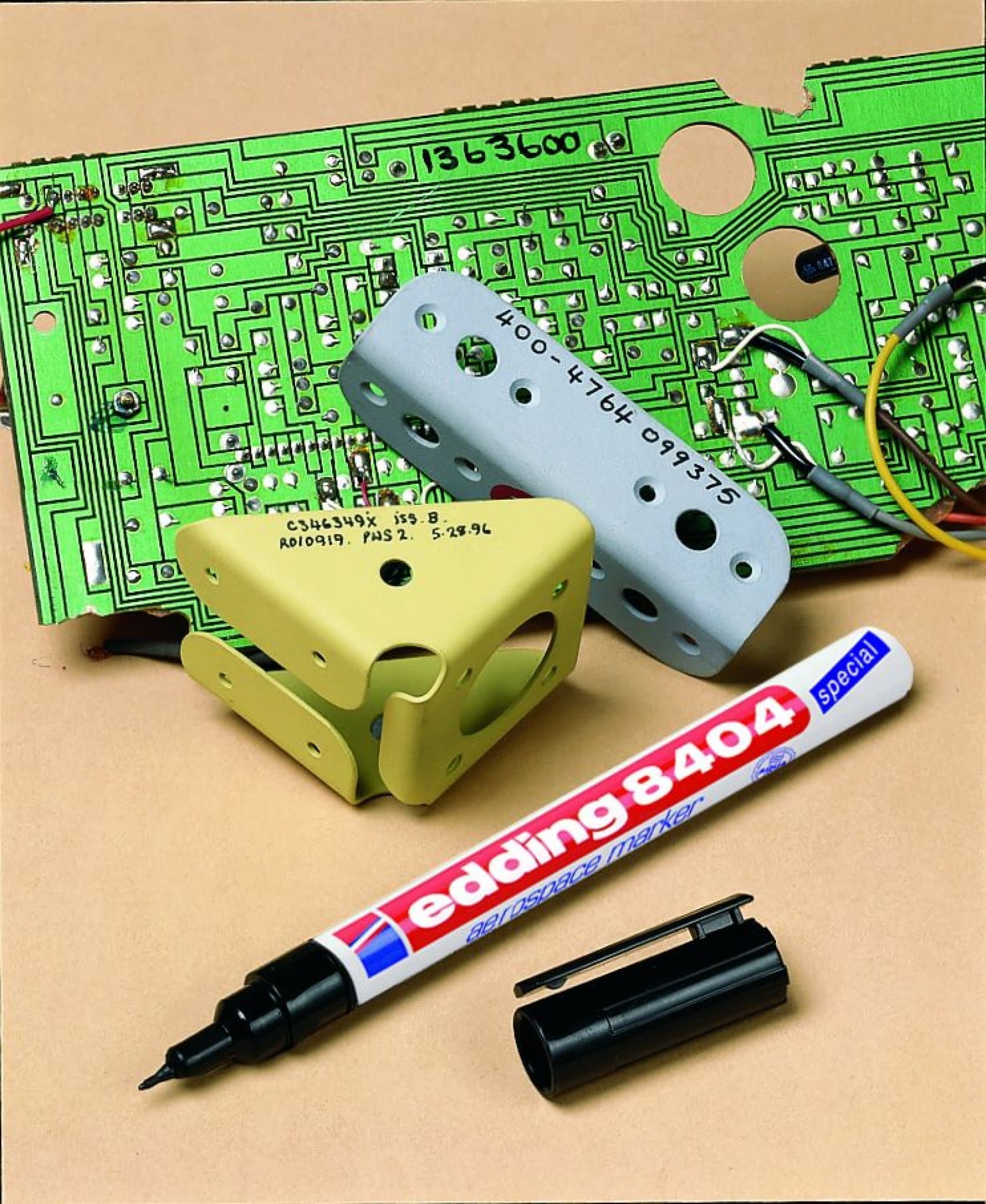 edding 8404 Permanentmarker zum dauerhaften, korrosionsarmen und halogenarmen Beschriften