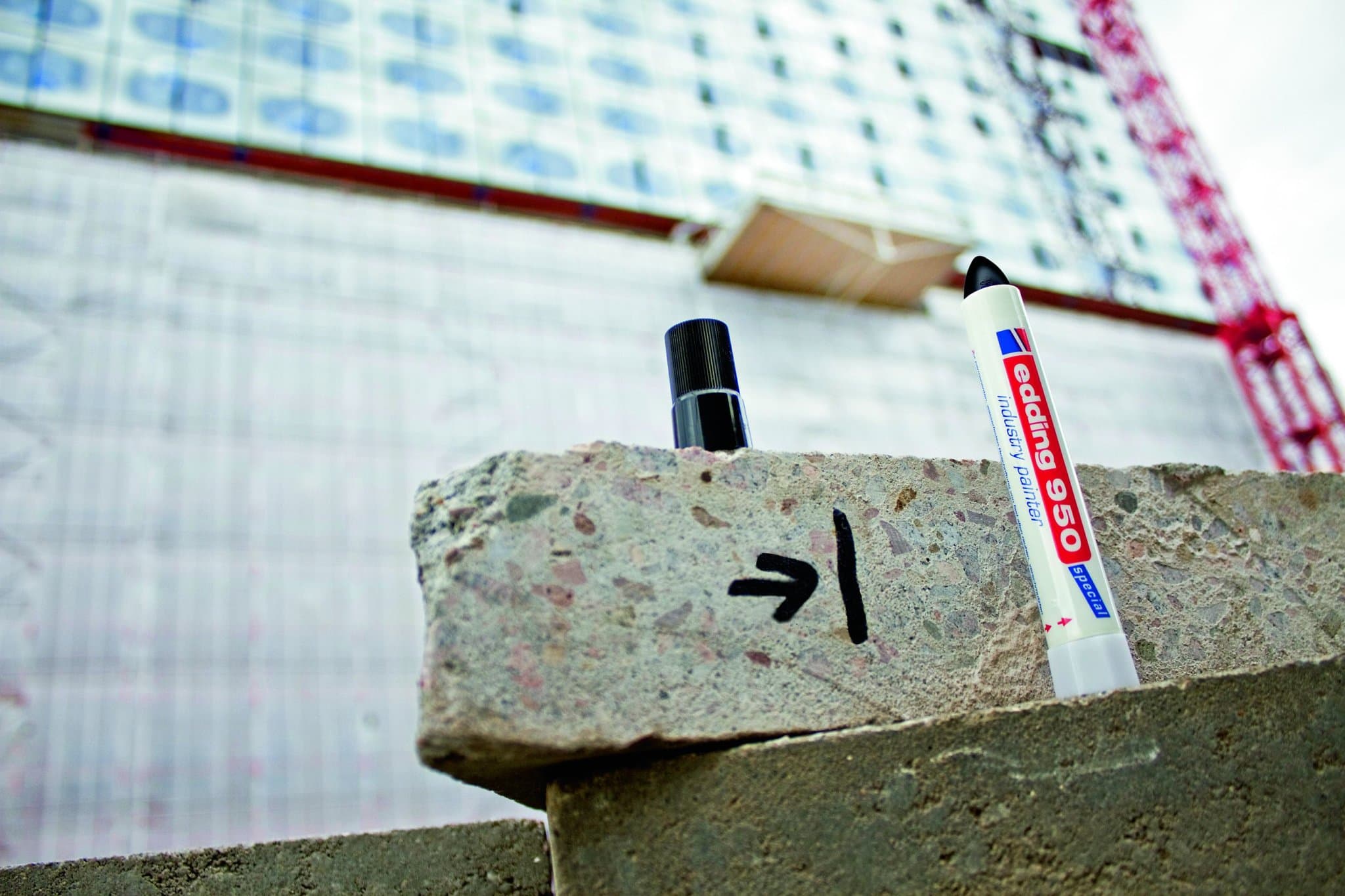 edding 950 Industriemarker zum Beschriften und Kennzeichnen von Steinen im Hafen