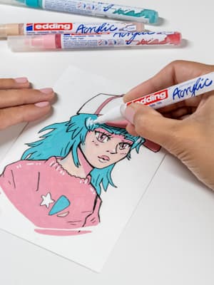 Weißer Acrylmarker setzt Highlight auf Mangagesicht
