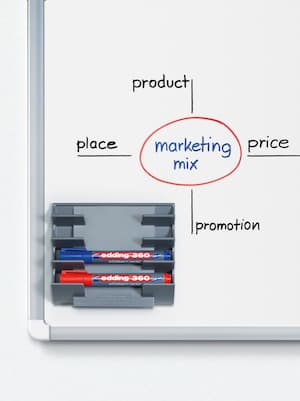 Magnetischer Stiftehalter an einem Whiteboard