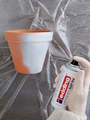 Sprühfarbe für Tontopf
