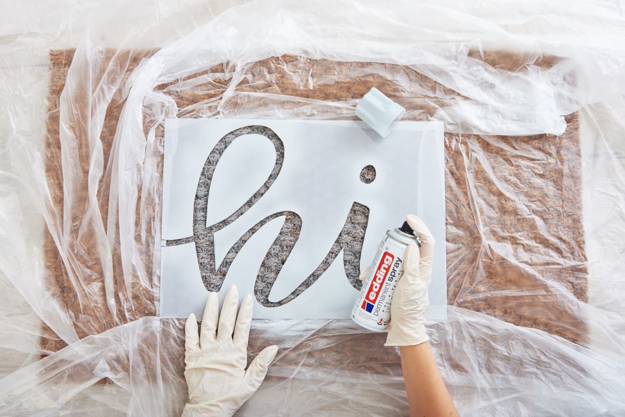 Anwendungsbild von edding 5200 Permanentspray Fußmatte selbst gestalten DIY