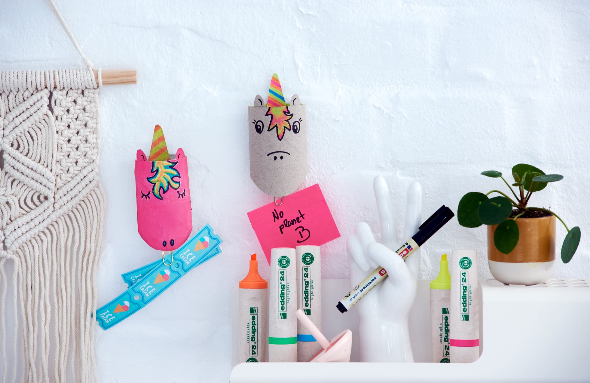 Anwendungsbild edding 24 Ecoline Textmarker kreative Einhörner aus Klopapier Upcycling