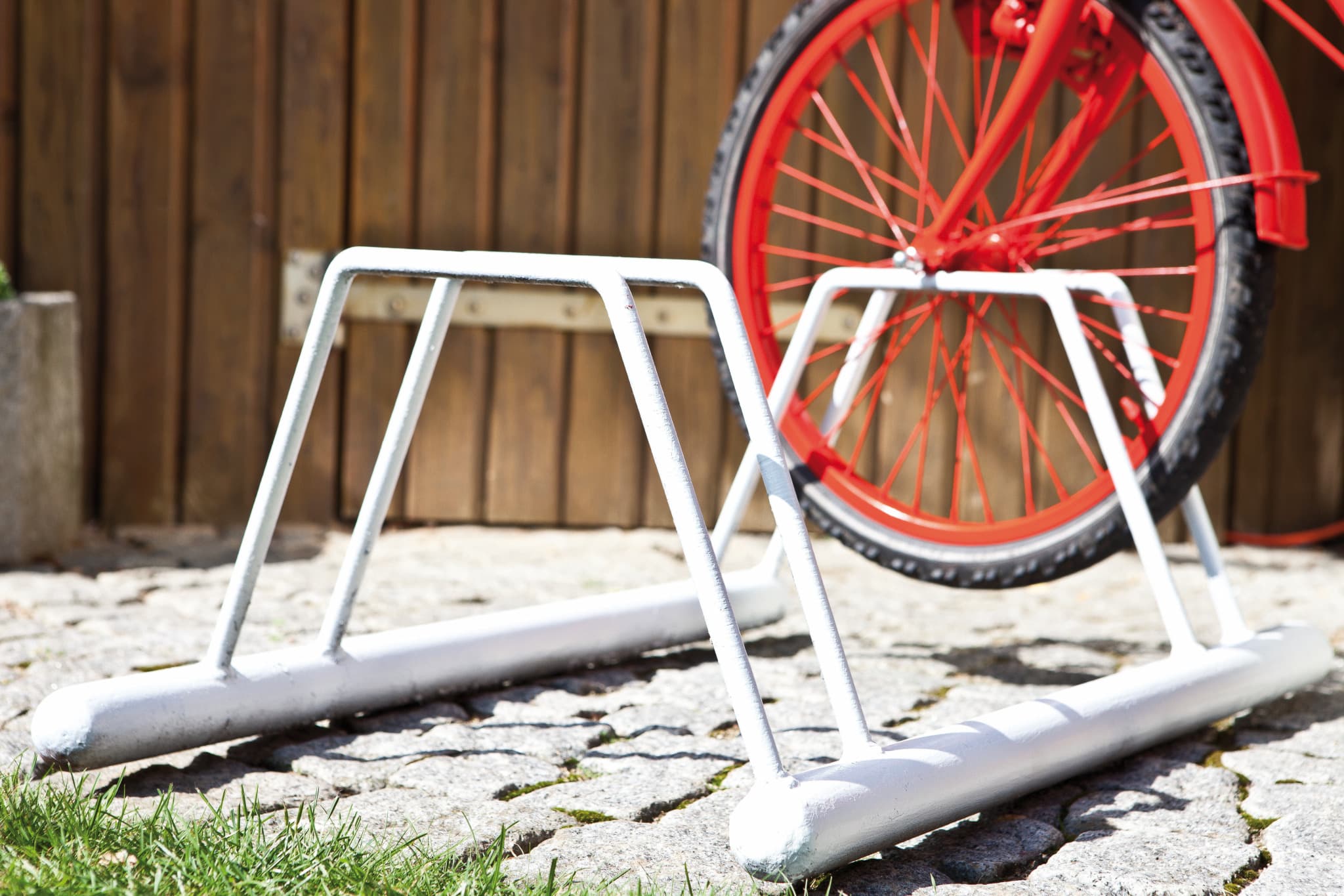 Anwendungsbild von edding 5200 Permanentspray Fahrradständer verschönern