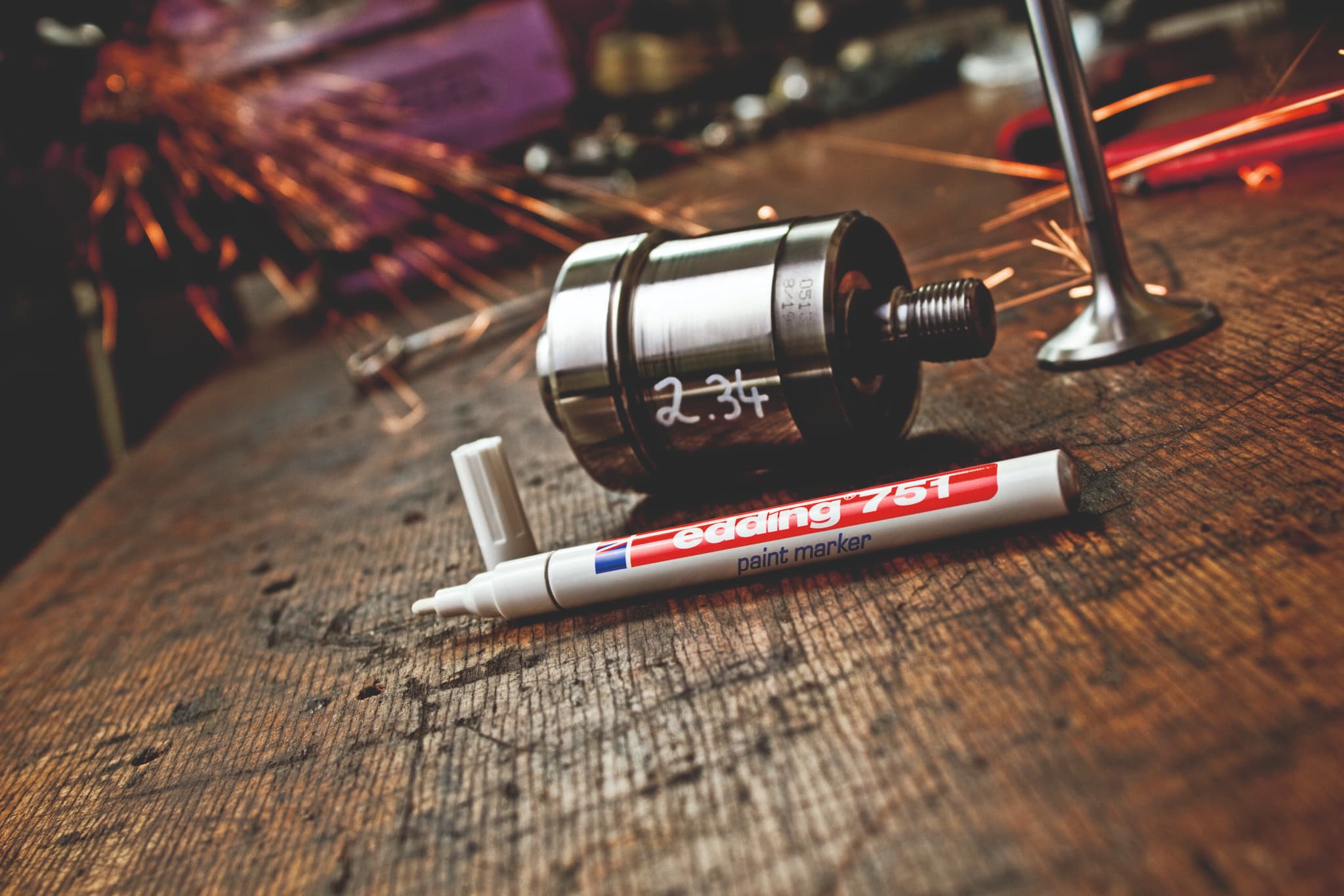 Anwendungsbild von edding 751 Lackmarker für die Industrie Metall beschriften