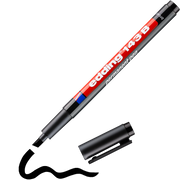 Ein schwarzer edding 143 B Permanenter Folienschreiber von edding, abgebildet ohne Kappe, mit freiliegender Keilspitze und daneben platzierter Kappe. Der Stift verfügt über ein rot-weiß-blaues Etikett und ist ideal für permanentes Schreiben.
