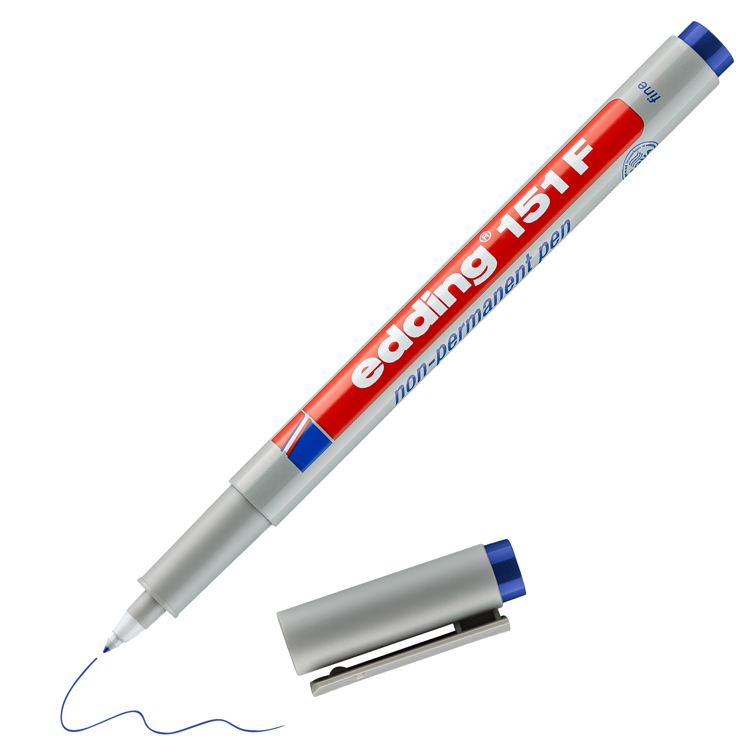 Ein silberner edding 151 F Non-permanenter Folienschreiber mit blauer Spitze und Kappe (abgenommen und daneben gelegt), auf der eine kurze blaue Wellenlinie zu sehen ist, die vom Stift gezogen wurde.