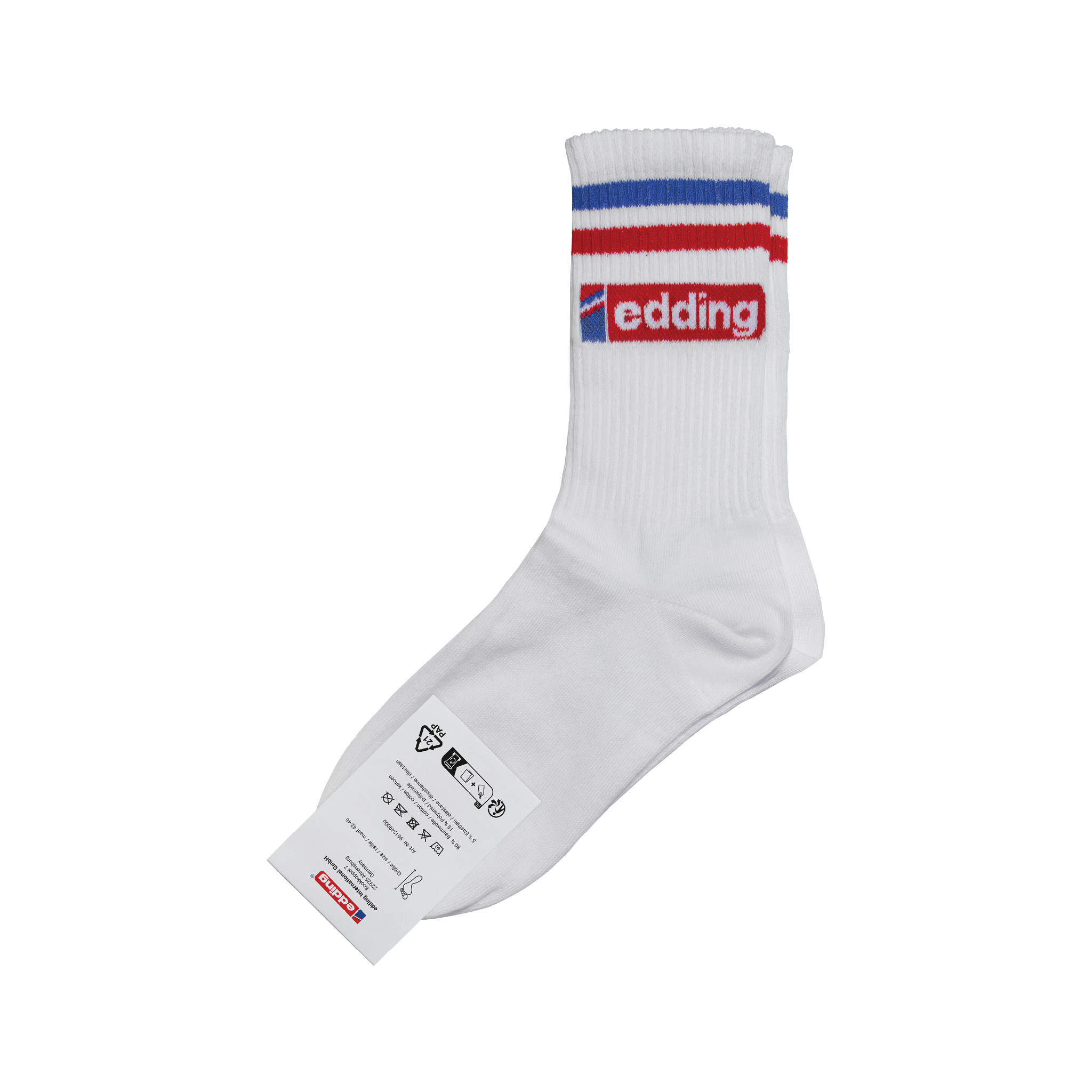 Abgebildet sind einzelne weiße Unisex-Tennissocken von edding mit einem rot-weiß-blauen Streifen am oberen Rand und einem roten rechteckigen Logo mit dem Text „edding“. Ein am Fußteil angebrachtes Etikett enthält Größeninformationen, Markendetails und Hinweise, dass die Socken in Deutschland hergestellt werden.