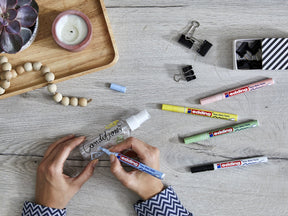 Anwendungsbild von edding 751 Glanzlackmarker Plastik beschriften